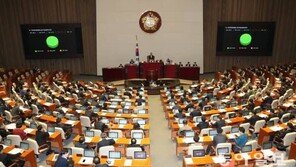 막 오르는 정기국회… “단일대오로 임할 것” vs “한 놈만 패겠다”