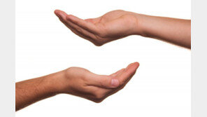 구멍난 양말, 빨지않은 속옷도 기부…친구에게 줄 수 있나요?