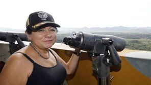 DMZ 찾은 ‘돈데 보이’ 가수 “한반도 통일 홍보”