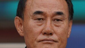 ‘금의환향’ 김학범 “일장기가 태극기 위에 있는 건 눈 뜨고 볼 수 없었다”