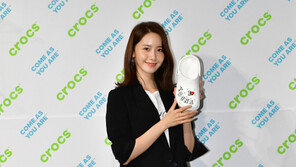 [연예현장.jpg] 정장 입은 윤아, 상큼한 미소로 녹이네