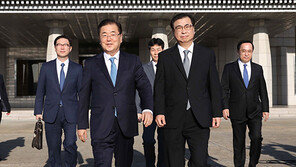 대북특사단, 김정은 만나 文대통령 친서 전달…“만찬 뒤 출발 예정”