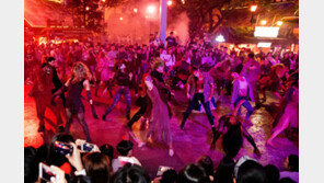 꼬마 유령 vs 좀비…롯데월드 ‘할로윈 축제’