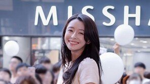 [연예현장.jpg] 나라, 셔터를 부르는 미소