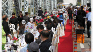 “금강에서 환상적인 식사를 즐겨보세요”