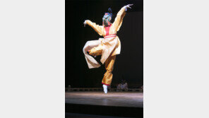 한 무대서 펼치는 韓日 전통 춤사위