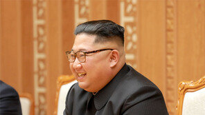 김정은, 트럼프에 ‘동시행동’ 요구… 비핵화 조치 진전된 카드 주목