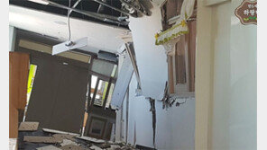 천장 내려앉고 기둥 휘어… 4시간전까지 아이들이 있었다