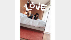 ‘다리 골절’ 김사랑, 5개월 만에 공식석상…여전한 ‘여신’ 미모