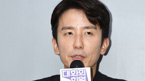 유희열, 비슷한 포맷의 두 방송에서 ‘포지션’ 겹쳐