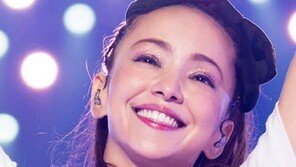 아무로 나미에, 고향서 공식 은퇴…26년 활동 마침표