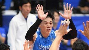 ‘이적생’ 송희채, 삼성화재에 두 번째 우승트로피 안겼다