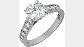 “변하지 않는 다이아몬드처럼… 영원한 사랑을 약속해요”