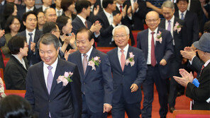 이진성 헌재소장 “권력 탐하면 오만-과욕 부릴수있다”