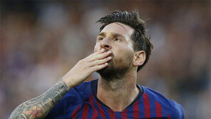 “호날두, 보고 있나?” 메시 해트트릭 쇼