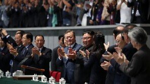 전문가 “北지도자, 정상 동반 ‘백두산 등정’ 최초…통일 징조”