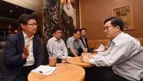 “호가는 어때요?” 강남 중개업소 찾아간 기재부 직원들