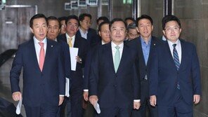 한국당 비대위, 전국 253개 당협위원장 전원사퇴 의결…만장일치