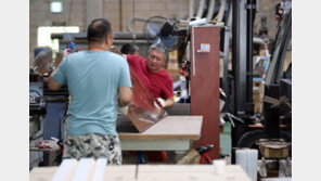 국내 영주자격 깐깐해진다…10년마다 자격도 갱신해야