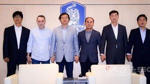 한국축구 위해 벤투-김학범 만났다