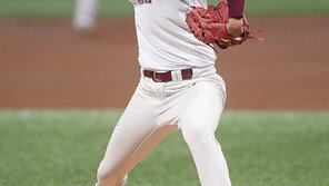 ‘영건 맞대결’ 무실점 호투로 판정승 거둔 안우진