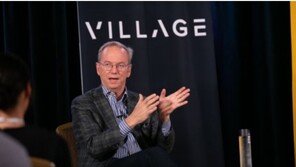 슈미트 前 구글 CEO “10년 후 2028년엔 인터넷, 두 개로 쪼개질 것”