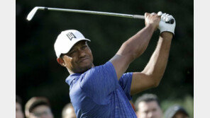 마지막홀 ‘9m 이글 퍼트’…‘통산 80승 도전’ 우즈, 투어 챔피언십 1R 공동선두