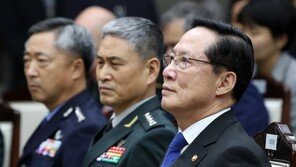 정경두 국방장관 취임…“군사분야 합의 후속조치 적극 추진”