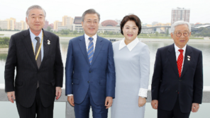 한완상 “천지 물맛, 기가 막히더라…백두산 날씨, 하늘서 축복 내린 것”