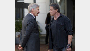 [TV속 영화관]위기에 빠진 익스펜더블… ‘왕년의 근육맨’들의 폼나는 액션 눈길