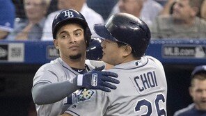 최지만, 토론토전 2루타 포함 멀티히트…무릎 통증으로 교체