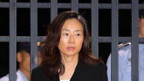 ‘화이트리스트’ 선고 연기…조윤선, 내달 5일 재구속 기로