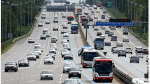 귀성객 수십 명 태운 고속버스 ‘비틀비틀’…운전기사, 무면허·만취 상태
