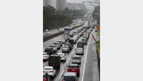 귀성길 정체 차차 풀려…서울~부산 4시간30분