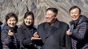 김정은 손가락 하트…멜라니아-이방카도 한 ‘韓대표 포즈’