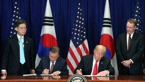 文대통령, 한국 자동차 관세 면제 요청…트럼프 “검토해보라” 지시