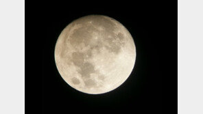 한가위 보름달 보셨나요?…진짜 둥근달은 ‘오늘’