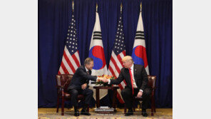 文대통령 “동아시아철도공동체에 美 적극 참여해달라”