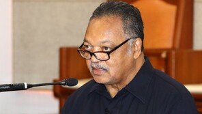 잭슨 목사 “北, 이제 희망갖고 보게됐다” 文대통령과 환담