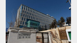 파킨슨병 앓는 아버지 살해한 장애아들 무죄…시신유기는 징역4년