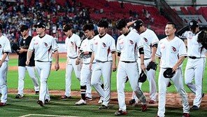 [비하인드 베이스볼] 또 꼴찌 위기인데…자성 없이 정치만 판치는 KT