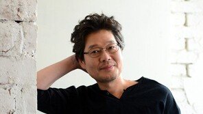 [인터뷰] 유재명 “마음 잘 맞는 조승우…나이 들면 ‘꽃보다 할배’ 같이 찍을래?”