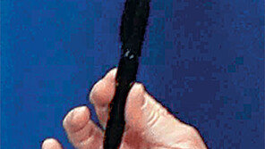 靑 “트럼프가 준 펜은 만년필 아닌 유성사인펜”