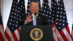 트럼프 “이게 김정은 특별친서”…미일회담서 꺼내들어