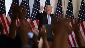 트럼프 “연준 금리 인상 언짢다”…또 불만 표출