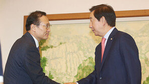 野 “심재철 압수수색, 제1야당 탄압” 與 “도둑이 몽둥이 들고 나대”