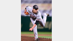 ‘노장’ 권혁, 공11개로 1이닝 깔끔하게 마무리