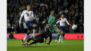 처진 ‘손’… 첫 골만 터져라