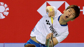 돌아온 이용대, 세계4위 日 우승후보 격파