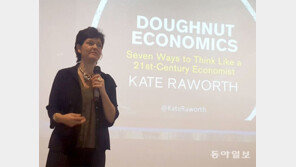 “GDP 중독, 불평등 키우고 환경 해쳐… 삶의 질이 성장 기준 돼야 인류 생존”